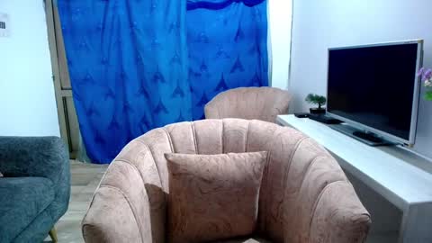 Snapshot of foxvalerin chatting on January 26, 12:47 am Valerin. online show from January 26, 12:47 am