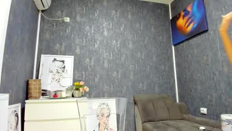 Snapshot of foxx_girl chatting on February 21, 5:35 am ERIKA online show from February 21, 5:35 am