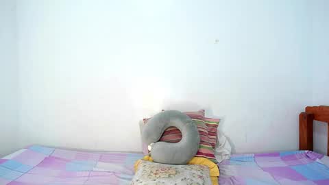 Snapshot of foxxxy_bunny18 chatting on January 28, 11:49 am Rianne online show from January 28, 11:49 am