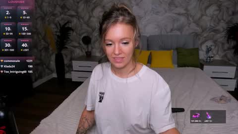 Snapshot of foxy_blond chatting on February 26, 12:49 pm Foxy online show from February 26, 12:49 pm
