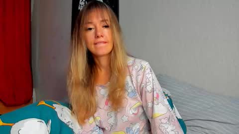 Snapshot of foxy_blond chatting on September 19, 12:26 am Foxy online show from September 19, 12:26 am