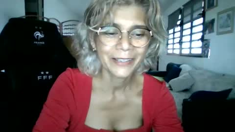 Snapshot of francelune chatting on February 2, 12:24 pm francelune online show from February 2, 12:24 pm