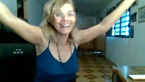 Snapshot of francelune chatting on September 21, 10:30 am francelune online show from September 21, 10:30 am