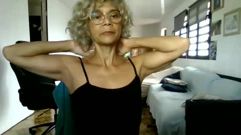 Snapshot of francelune chatting on February 8, 10:29 am francelune online show from February 8, 10:29 am