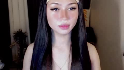 Snapshot of francine_moore chatting on December 8, 8:51 am Francine online show from December 8, 8:51 am