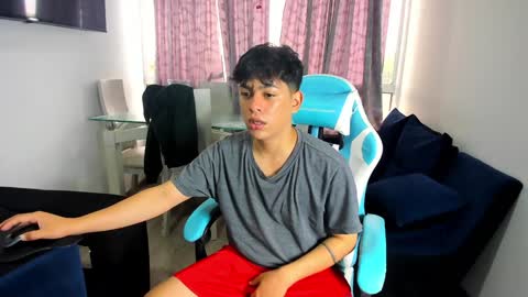 Snapshot of franco_rizzo01 chatting on February 8, 7:59 pm frank online show from February 8, 7:59 pm