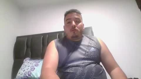 Snapshot of francoisroy chatting on December 29, 4:27 am Juan online show from December 29, 4:27 am