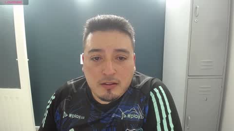 Snapshot of francoisroy chatting on December 5, 9:33 pm Juan online show from December 5, 9:33 pm