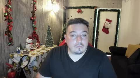 Snapshot of francoisroy chatting on December 2, 9:34 pm Juan online show from December 2, 9:34 pm