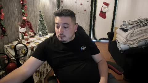 Snapshot of francoisroy chatting on December 31, 5:18 pm Juan online show from December 31, 5:18 pm