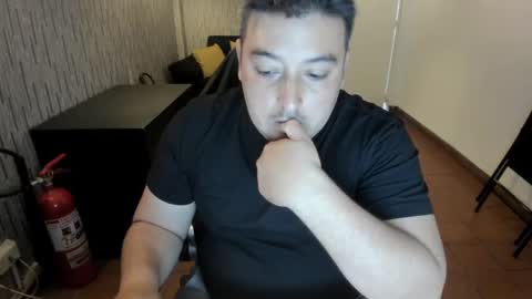 Snapshot of francoisroy chatting on February 27, 4:53 pm Juan online show from February 27, 4:53 pm