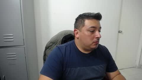 Snapshot of francoisroy chatting on September 15, 11:28 pm Juan online show from September 15, 11:28 pm