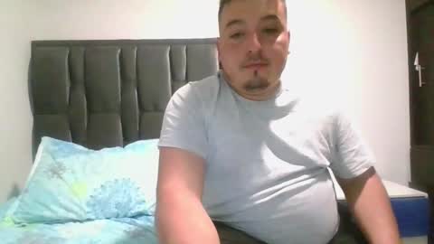 Snapshot of francoisroy chatting on February 13, 1:19 am Juan online show from February 13, 1:19 am
