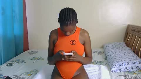 Nessa-Independent model online show from December 6, 1:06 pm