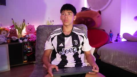 Juan  give it a thumbs up please its important online show from September 12, 11:56 am