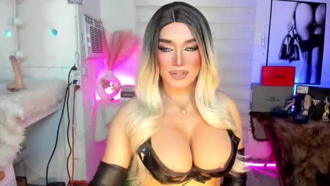 Snapshot of freya_lovestocum chatting on September 10, 2:34 am Miss Frea online show from September 10, 2:34 am