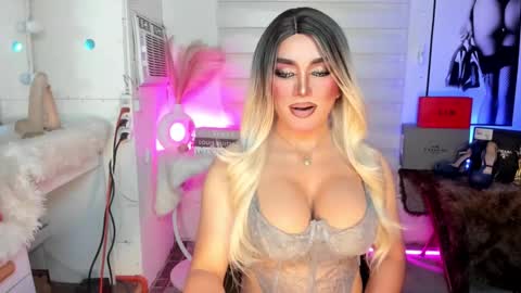 Snapshot of freya_lovestocum chatting on September 9, 2:22 am Miss Frea online show from September 9, 2:22 am
