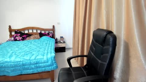 Snapshot of fuckable_one chatting on February 6, 9:00 am Angelique online show from February 6, 9:00 am