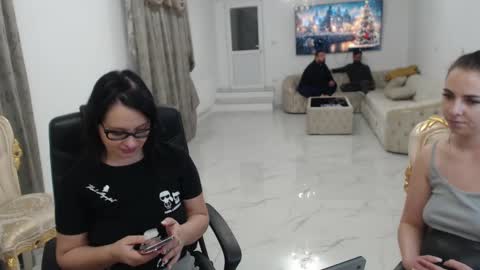 Snapshot of fuckable_one chatting on December 1, 4:32 pm Angelique online show from December 1, 4:32 pm