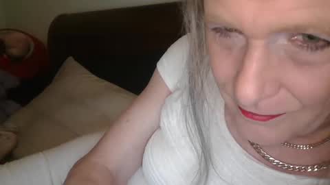 Snapshot of funtimetgirl chatting on December 20, 11:00 am Jessie Love online show from December 20, 11:00 am