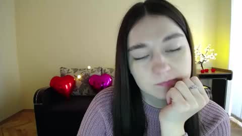 Snapshot of gabby_di chatting on February 26, 12:05 pm Jaklin online show from February 26, 12:05 pm