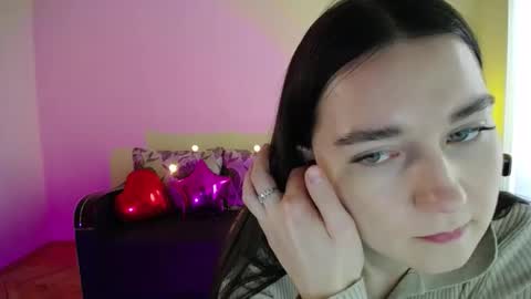 Snapshot of gabby_di chatting on February 25, 12:27 pm Jaklin online show from February 25, 12:27 pm