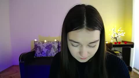 Snapshot of gabby_di chatting on February 9, 12:30 pm Jaklin online show from February 9, 12:30 pm