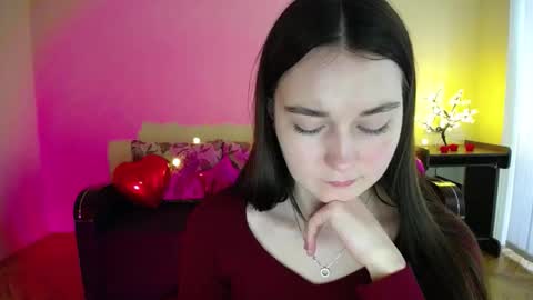 Snapshot of gabby_di chatting on March 7, 3:28 pm Jaklin online show from March 7, 3:28 pm