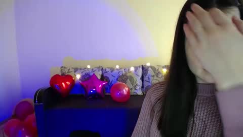 Snapshot of gabby_di chatting on February 17, 12:05 pm Jaklin online show from February 17, 12:05 pm