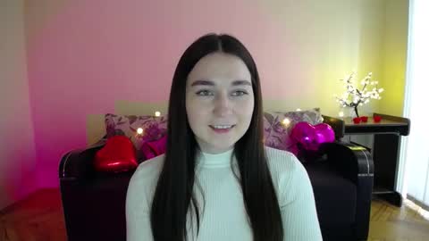 Snapshot of gabby_di chatting on March 5, 9:05 am Jaklin online show from March 5, 9:05 am