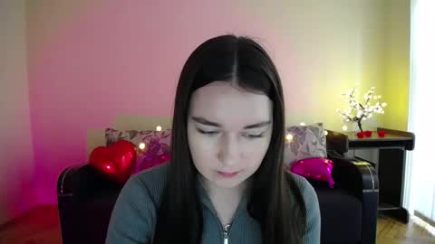 Snapshot of gabby_di chatting on March 8, 9:28 am Jaklin online show from March 8, 9:28 am