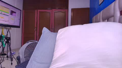Snapshot of gabriela_leone chatting on February 6, 10:53 pm gabriela online show from February 6, 10:53 pm