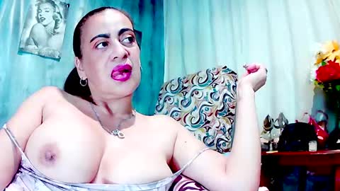 Snapshot of gabriela_sexy chatting on January 15, 12:47 pm Gabriella Lopez online show from January 15, 12:47 pm