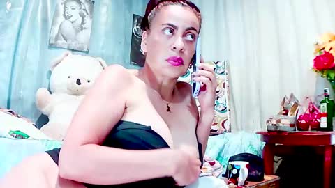 Snapshot of gabriela_sexy chatting on February 6, 12:37 pm Gabriella Lopez online show from February 6, 12:37 pm