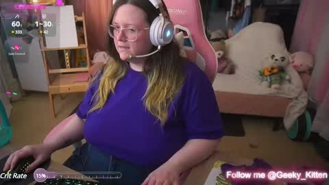 Snapshot of geeky_kitten chatting on March 5, 1:52 am Geeky Kitten Leina - online show from March 5, 1:52 am