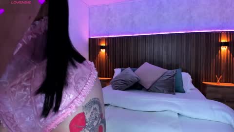 Gia lowry online show from February 22, 6:06 am