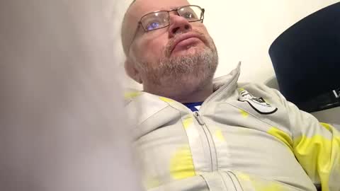 giddyup222222 online show from December 31, 9:53 am