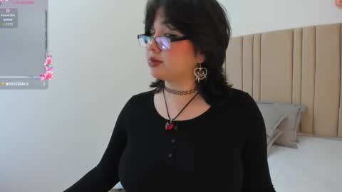 Snapshot of giiiia_ chatting on September 18, 2:37 am giiiia_ online show from September 18, 2:37 am