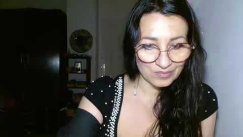GinaONeon online show from March 3, 9:05 pm