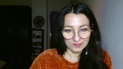 GinaONeon online show from January 3, 9:05 pm