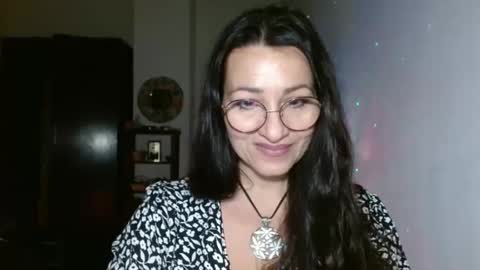 GinaONeon online show from March 5, 8:00 pm