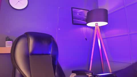 Snapshot of giovanna_oliveira chatting on January 16, 7:28 am Giovanna online show from January 16, 7:28 am
