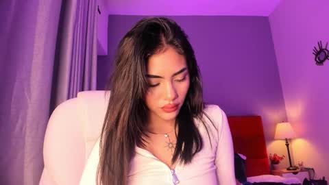 Snapshot of giovanna_oliveira chatting on September 10, 6:03 am Giovanna online show from September 10, 6:03 am