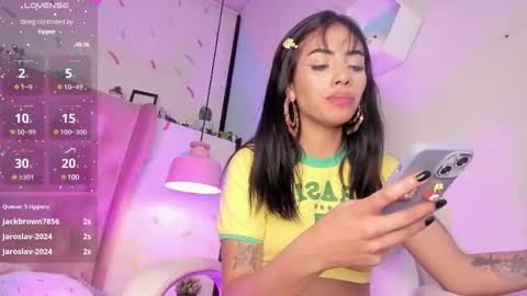 Snapshot of giovanna_oliveira chatting on February 9, 8:43 am Giovanna online show from February 9, 8:43 am