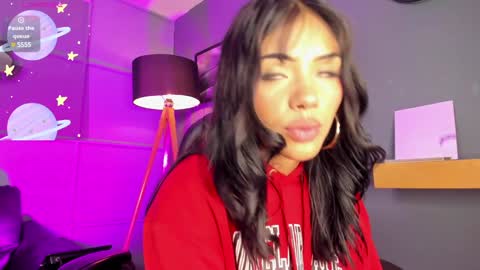 Snapshot of giovanna_oliveira chatting on January 18, 8:31 am Giovanna online show from January 18, 8:31 am