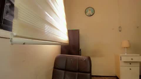 Snapshot of girl_in_ur_dreams chatting on January 23, 12:14 am urGIRL online show from January 23, 12:14 am