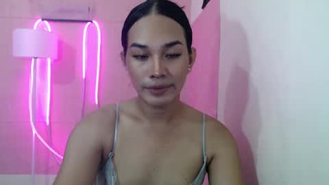 Snapshot of girlthatuneedxxx chatting on January 8, 7:45 am Rhaine online show from January 8, 7:45 am