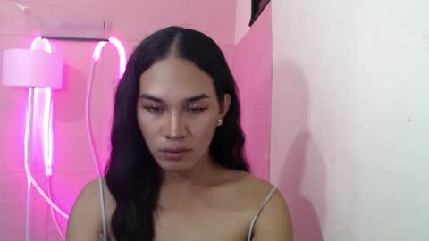 Snapshot of girlthatuneedxxx chatting on January 8, 1:41 pm Rhaine online show from January 8, 1:41 pm