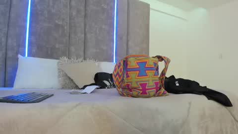 Snapshot of giselamaru chatting on February 17, 11:44 am online show from February 17, 11:44 am