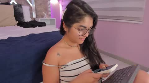Snapshot of giselamaru chatting on February 28, 5:15 pm online show from February 28, 5:15 pm